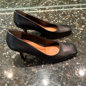 Black Square-Toe Mid Heel Pumps